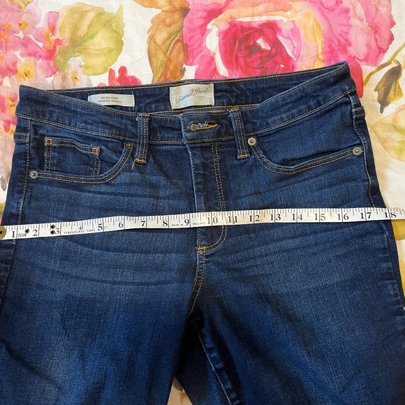 UNIVERSAL THREAD Mid Rise Skinny Jeans Sz 10/30R Whiskers Crease Lines - Picture 11 of 14
